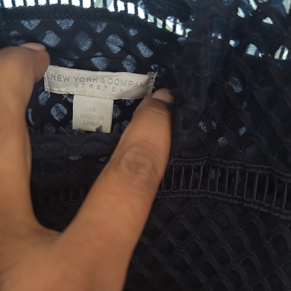 navy blue New York and Company dress beautiful pattern slightly worn size14 - Picture 3 of 4